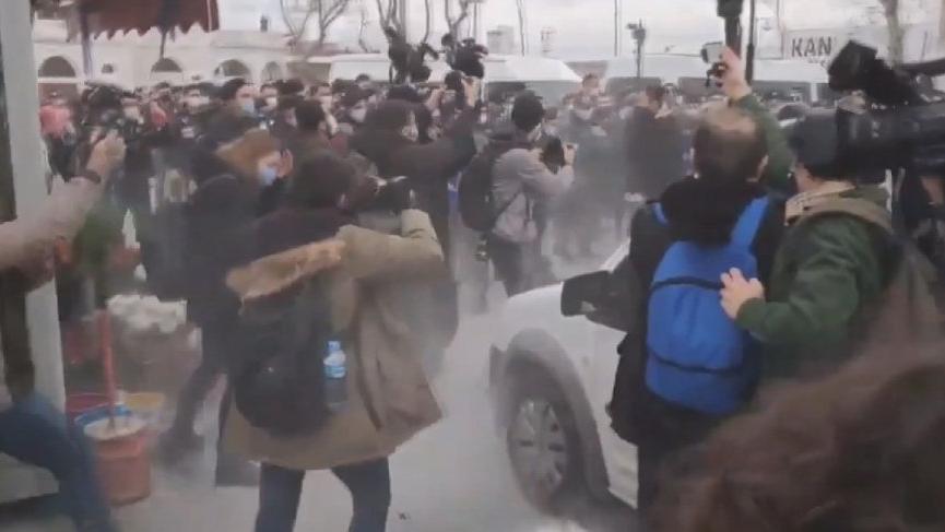 Boğaziçi'ne destek için Kadıköy'de toplananlara polis müdahalesi