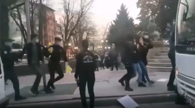 Boğaziçi protestosuna polis müdahalesi! 17 kişi gözaltında