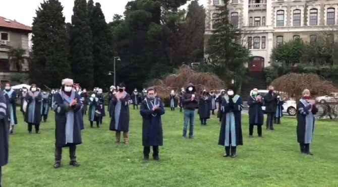 Boğaziçili akademisyenler: Atanmış rektör ve yardımcılarını istifaya davet ediyoruz