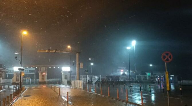 Çanakkale boğazı gemi geçişlerine açıldı