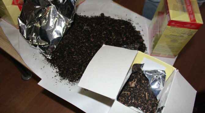 Çay paketinden hayvan gübresi çıktı