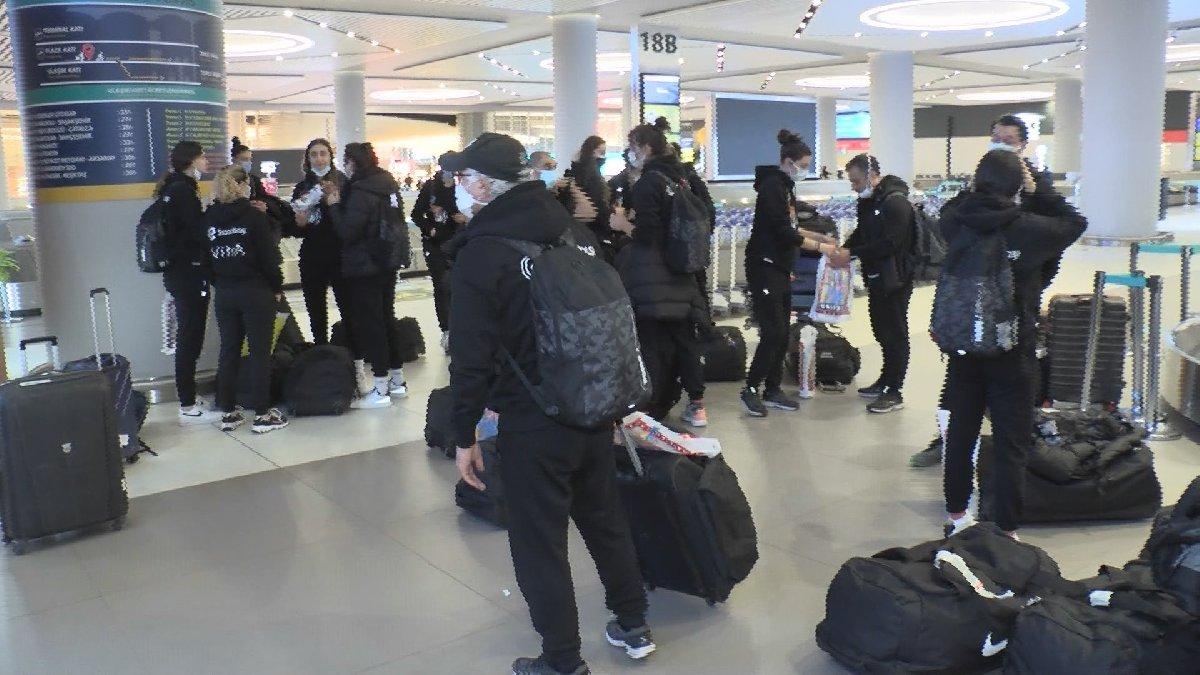 Çeyrek finalist Eczacıbaşı yurda döndü