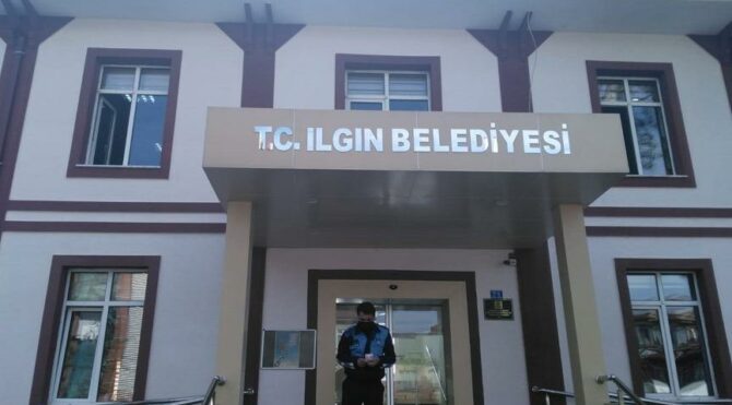 CHP ve İYİ Parti talep etti, AKP’li belediye tabelasına T.C ibaresini ekledi