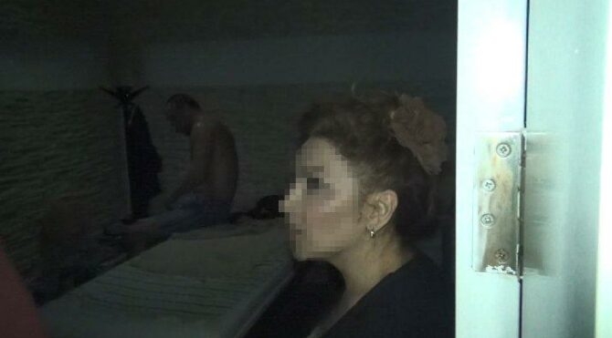 Coronaya rağmen açık: Masaj salonunda basıldılar