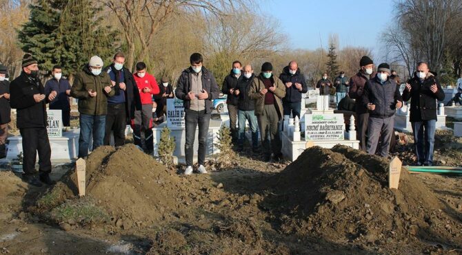 Coronayı yendiler ancak yan etkilerinden kurtulamadılar! 12 saat arayla vefat ettiler