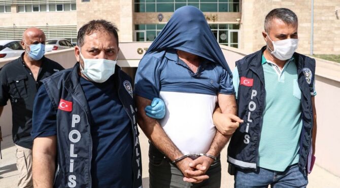 Darbedip silahla vurmuş, boğduktan sonra cesedin yanması için ormanı yakmış