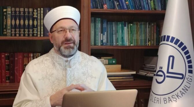 Erbaş: Öğretmen saygın olduğunda anlattıkları da saygın olur