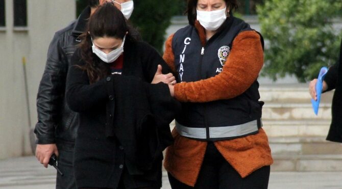 Eşinin cesedini üç gün banyoda saklayıp, telefonundan mesaj göndermiş!