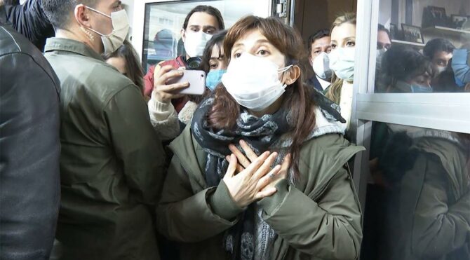 Esnaf annenin isyanı: Cenaze gibi ortada bekliyoruz