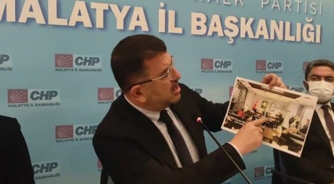 Fotoğrafı gösteren Ağbaba: İşte bunun adı militanlıktır