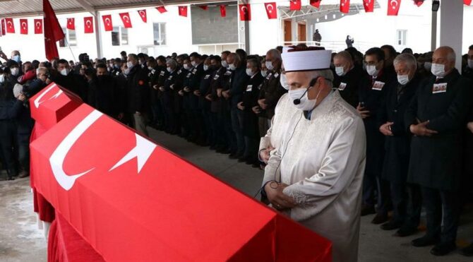 Gara şehitleri Müslüm Altıntaş ve Adil Kabaklı toprağa verildi