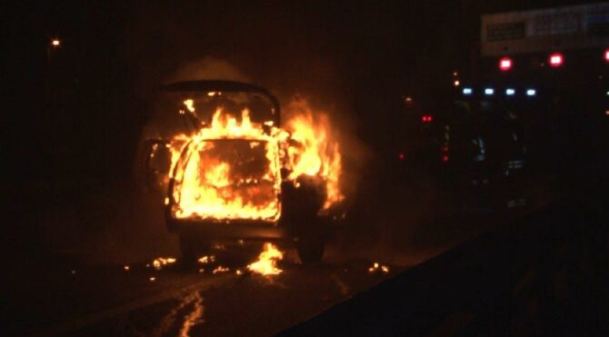 Haliç Köprüsü’nde alev alan otomobil küle döndü