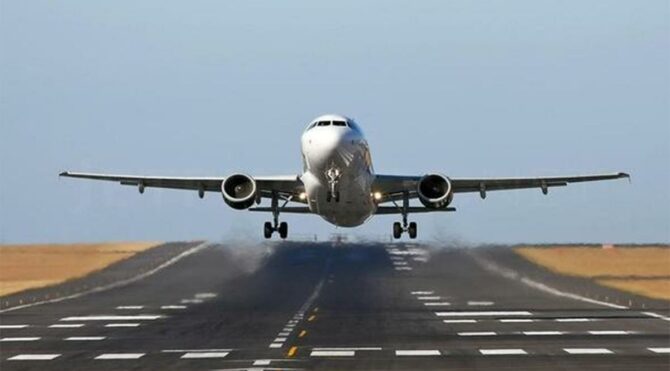 Havada panik! Uçak acil iniş yaptı