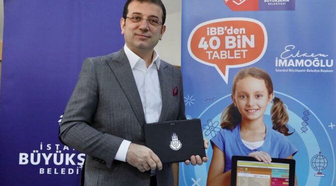 İBB öğrencilere 40 bin tablet dağıtımına başladı