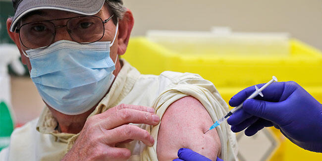 İngiltere'de korona aşısının ilk dozunu yaptıranların sayısı 10 milyonu aştı