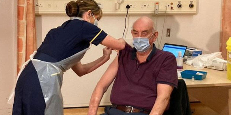 İngiltere Sağlık Bakanı Hancock: 10 milyon kişi aşının ilk dozunu aldı