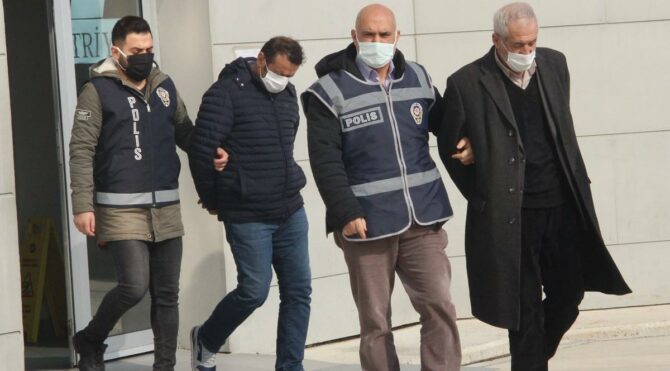 İnternetten buldukları arsaları sahte kimlikle sattılar