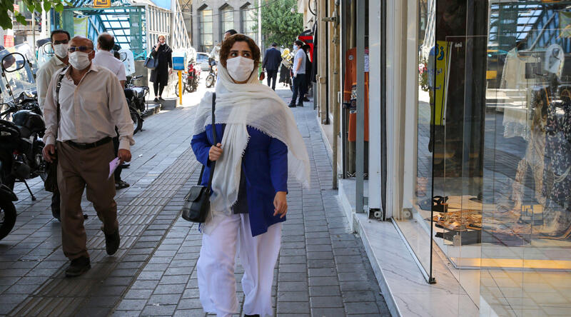 İran'da son 24 saatte COVID-19'dan 57 kişi hayatını kaybetti