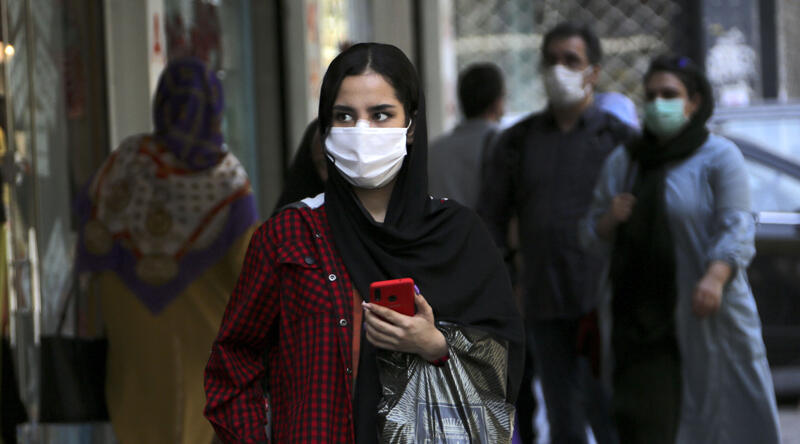 İran'da son 24 saatte COVID-19'dan 72 kişi hayatını kaybetti