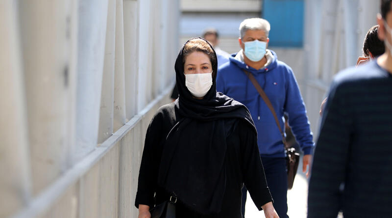 İran'da son 24 saatte COVID-19'dan 74 kişi hayatını kaybetti