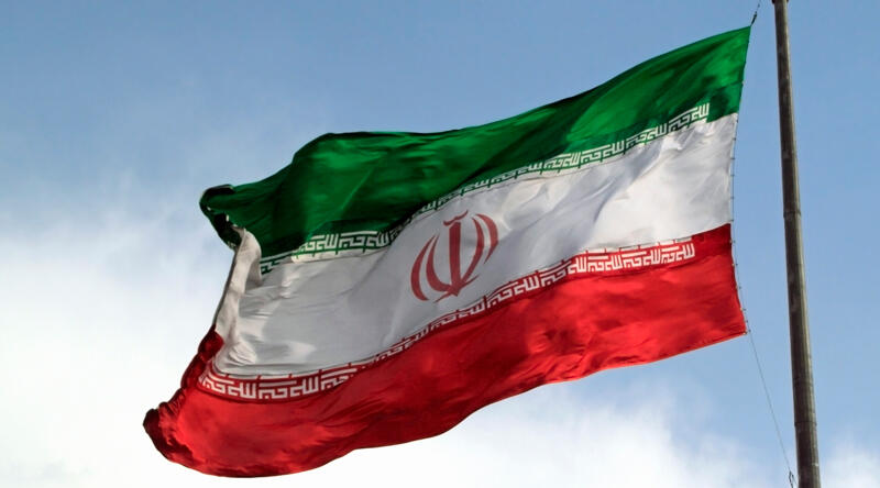 İran, mutasyonlu virüsün yayılması nedeniyle Irak'a açılan iki sınır kapısını kapatıyor