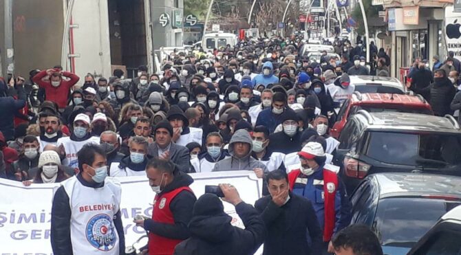 İşçiler meydana çıktı