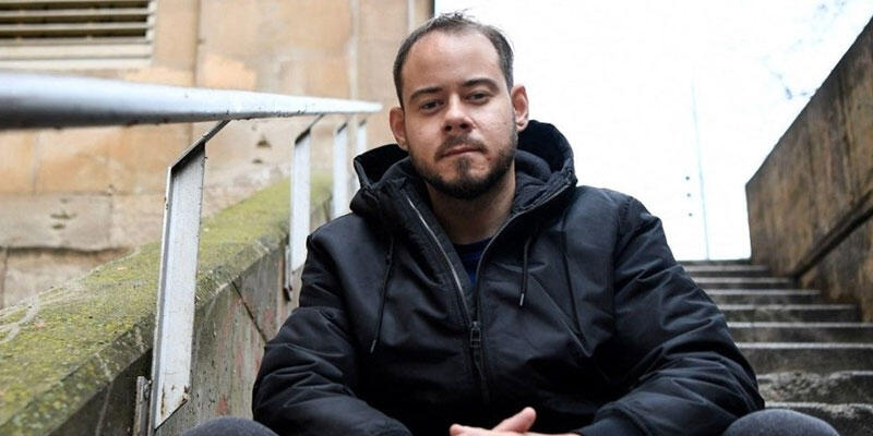 İspanya'da binlerce kişi, rap sanatçısı Pablo Hasel'in cezaevine götürülmesini protesto etti