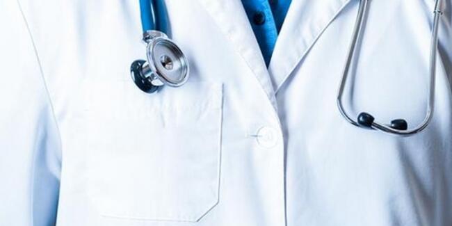 İsrail'de koronavirüsü kabul etmeyen doktorun lisansı iptal edildi