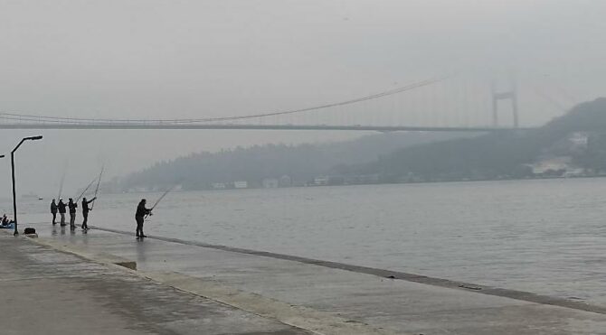 İstanbul Boğazı siste kayboldu