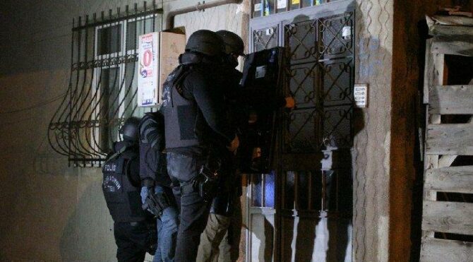 İstanbul ve Diyarbakır’da PKK’ya operasyon