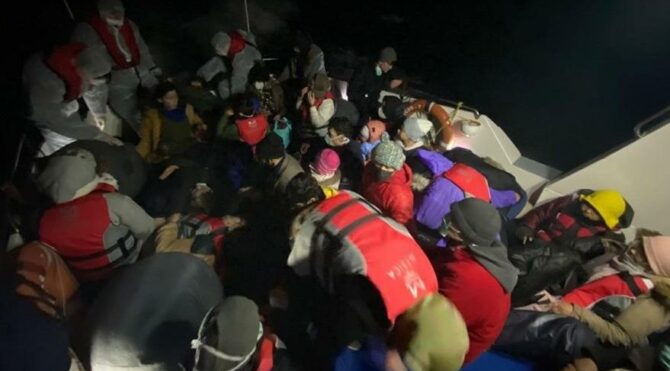 İzmir’de toplam 123 kaçak göçmen kurtarıldı