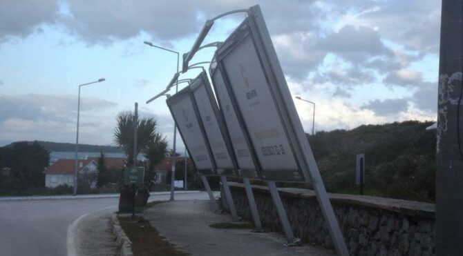 İzmir Urla’yı fırtına vurdu