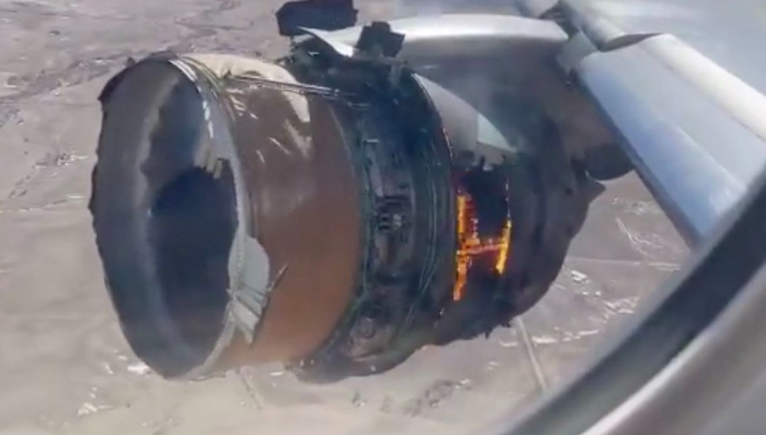 Japonya'da Boeing 777'lerin kullanımı durduruluyor (Yolcu uçağının motoru alev aldı)