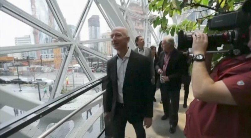 Jeff Bezos görevi bırakıyor