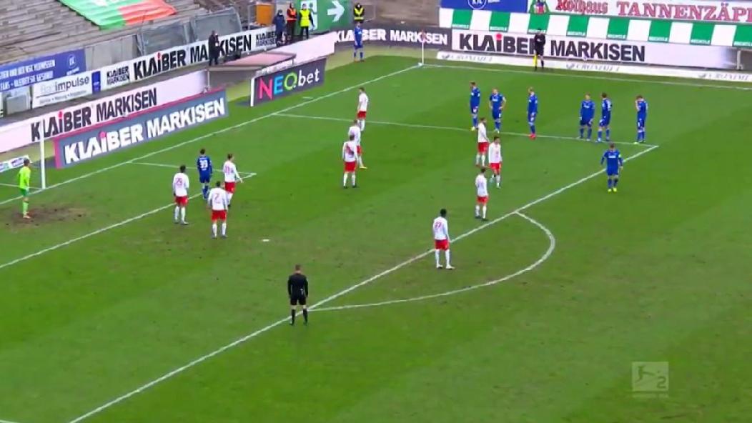 Karlsruher oyuncularından görülmemiş korner taktiği