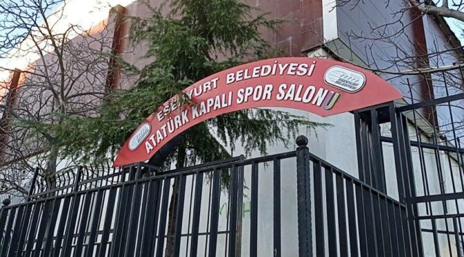 Kaymakamlık spor tesislerine el koydu