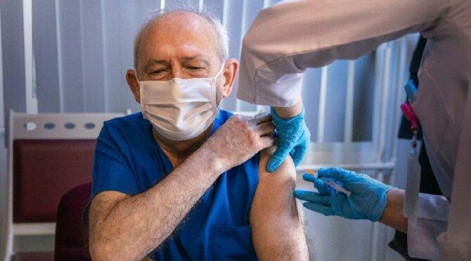 Kemal Kılıçdaroğlu, corona virüsü aşısı oldu