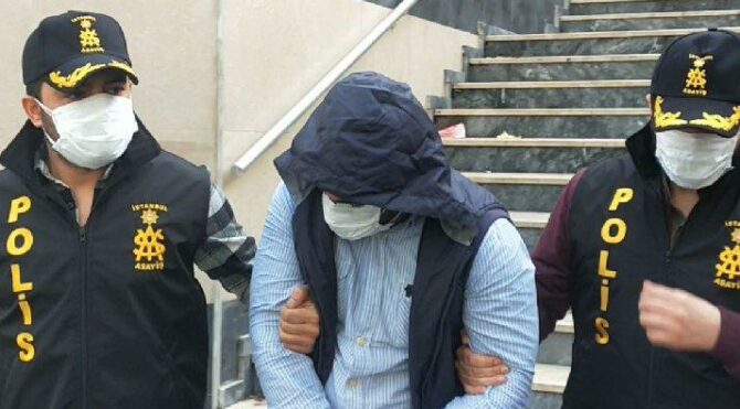 Kendisini polis olarak tanıtan kişiye 1.7 milyon lira verdi