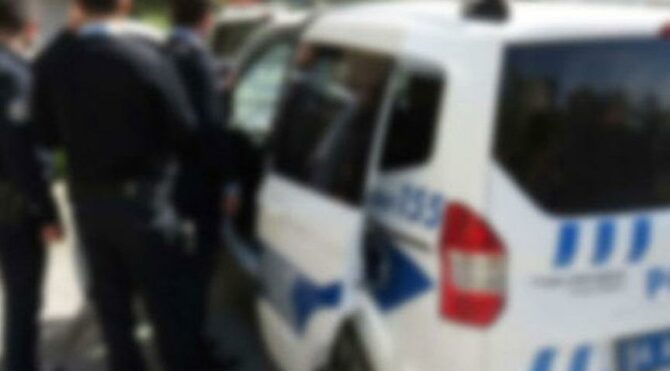 Kısıtlamada kahvehanede bulunan 17 kişiye para cezası