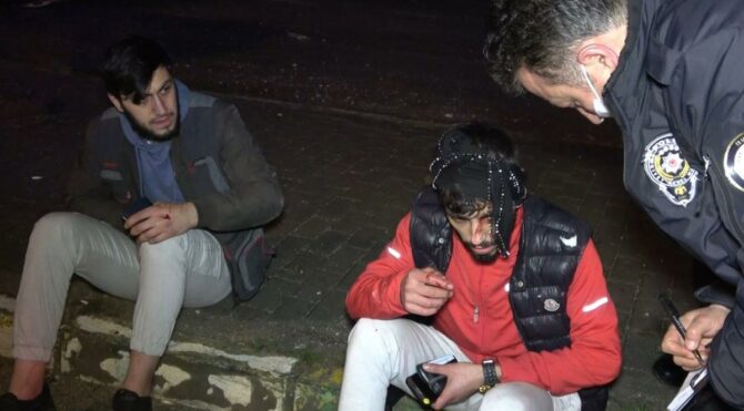 Kısıtlamayı delip durağa daldı, yaralı arkadaşlarını bırakarak kaçtı