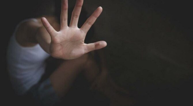 Kızına yapılan istismarı kamera ile belgeledi