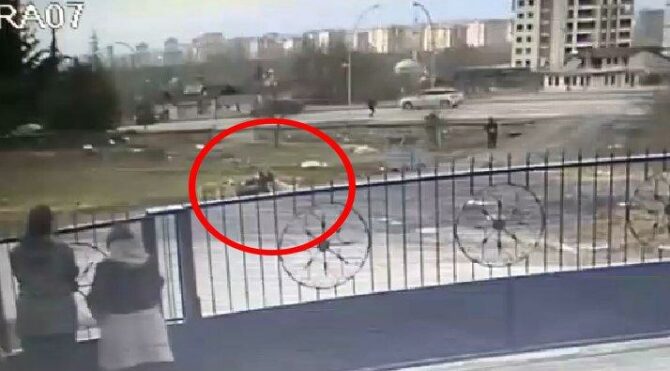 Malatya’da dehşet anları: 8 sokak köpeği kadına saldırdı