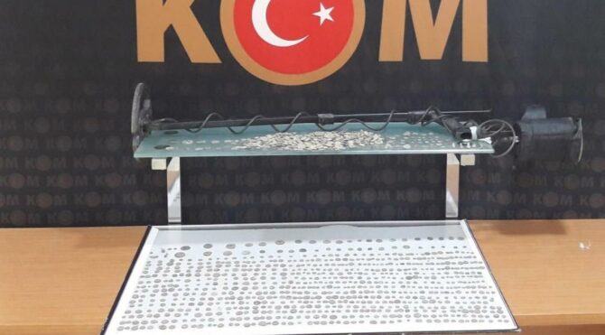 Manisa’da bin 449 parça tarihi eser ele geçirildi