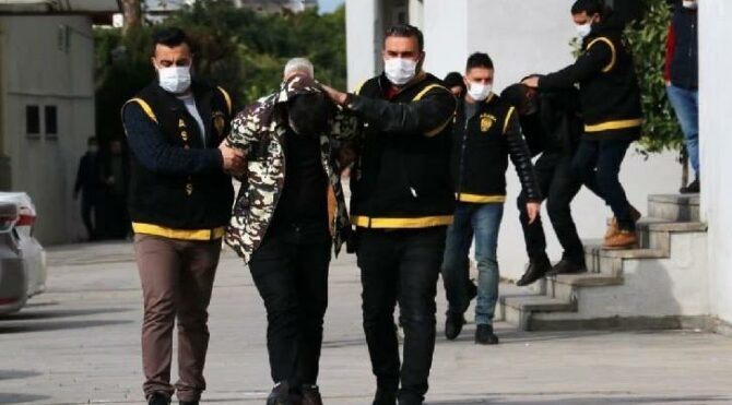 Marketleri ve araçları soydular kameralardan kaçamadılar