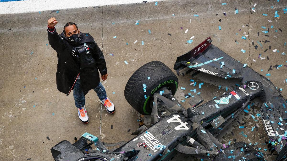 Mercedes ile Lewis Hamilton yeni sözleşme imzaladı