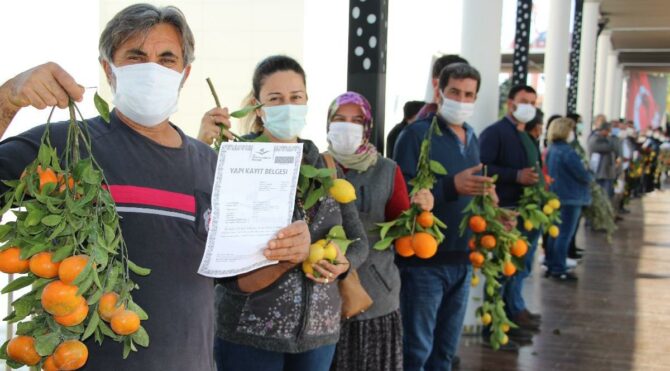 Mersinli çiftçilerden sessiz eylem