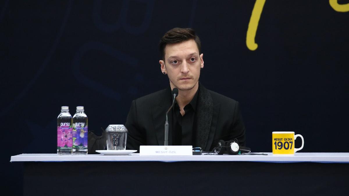 Mesut Özil Londra’dan İstanbul’a geldi, gerilim bitmedi… Karşılıklı çok sert sözler