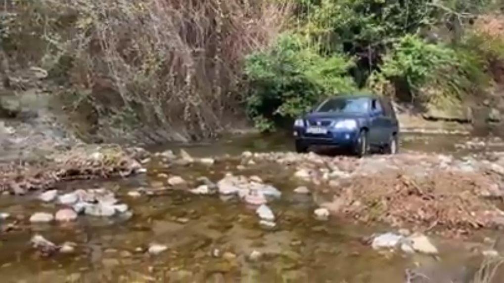 Off-Road yapmak isteyen gençler derede mahsur kaldı