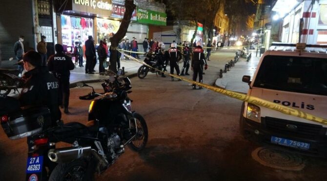 Önce kameraları boyadılar sonra tüfekle saldırdılar