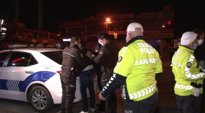 Polisin üzerine araç sürdü, ‘sizi mahkemeye vereceğim’ dedi